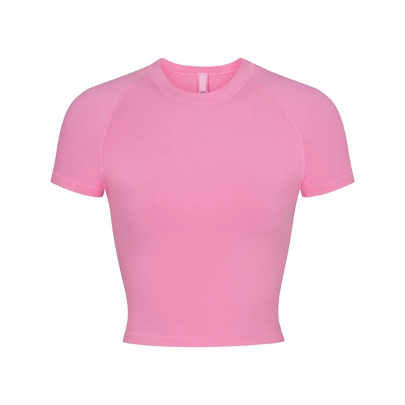 SKIMS Tops - Vintage Cropped Raglan T-Shirt in Bubblegum Pink | Size XS 💕